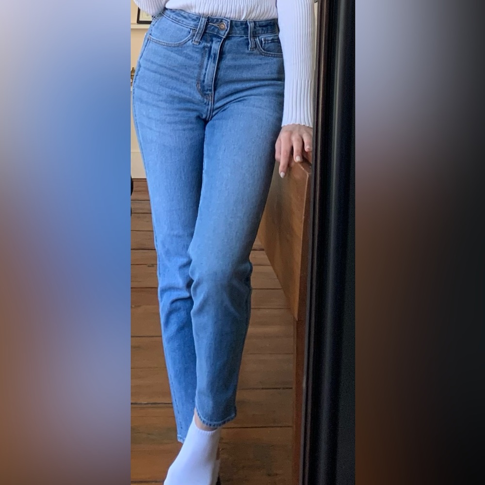 Hollister Mom Jeans Size 00R - Picture 3 of 4